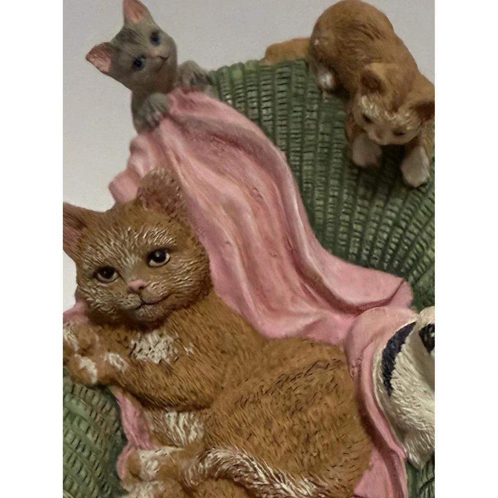 Vintage JSNY Cat Family Music Box Figurine Rotates. Plays 